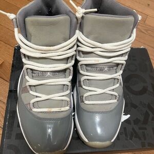Cool grey retro 10 size 10 2010 pair replacement box men’s 10 not a kids size